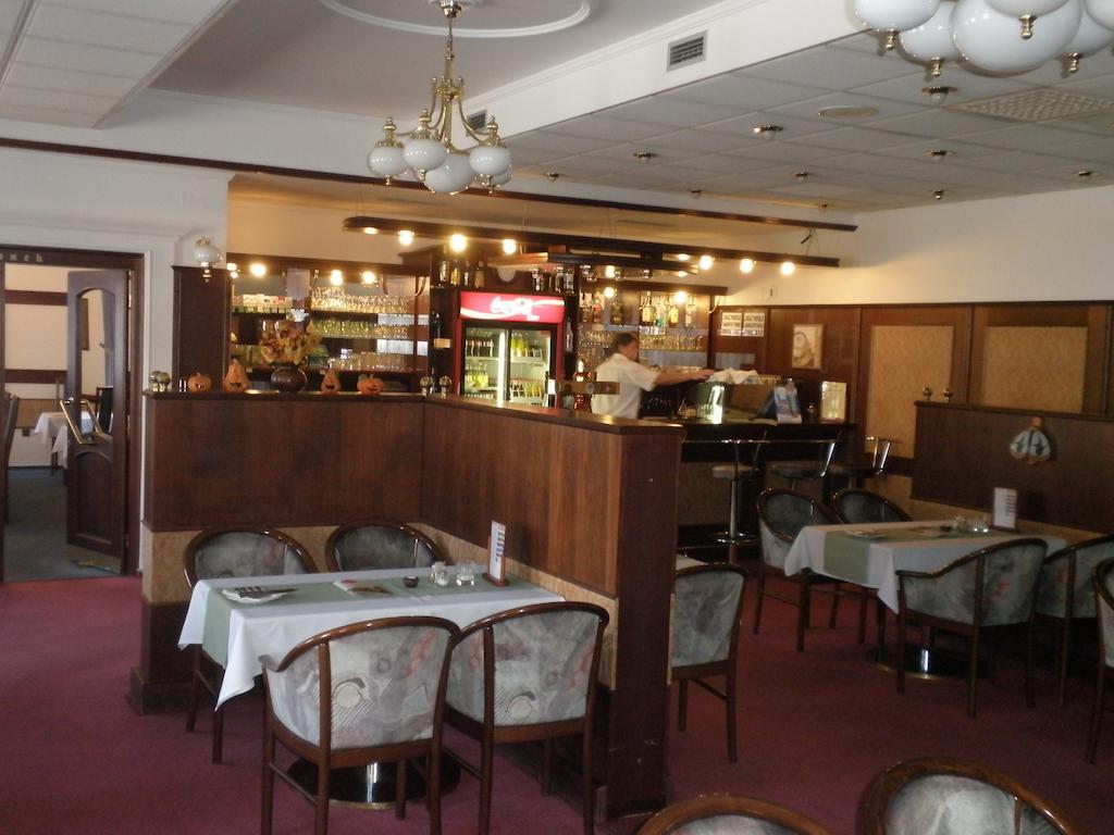 Hotel Le Cafe Pohořelice Exterior foto